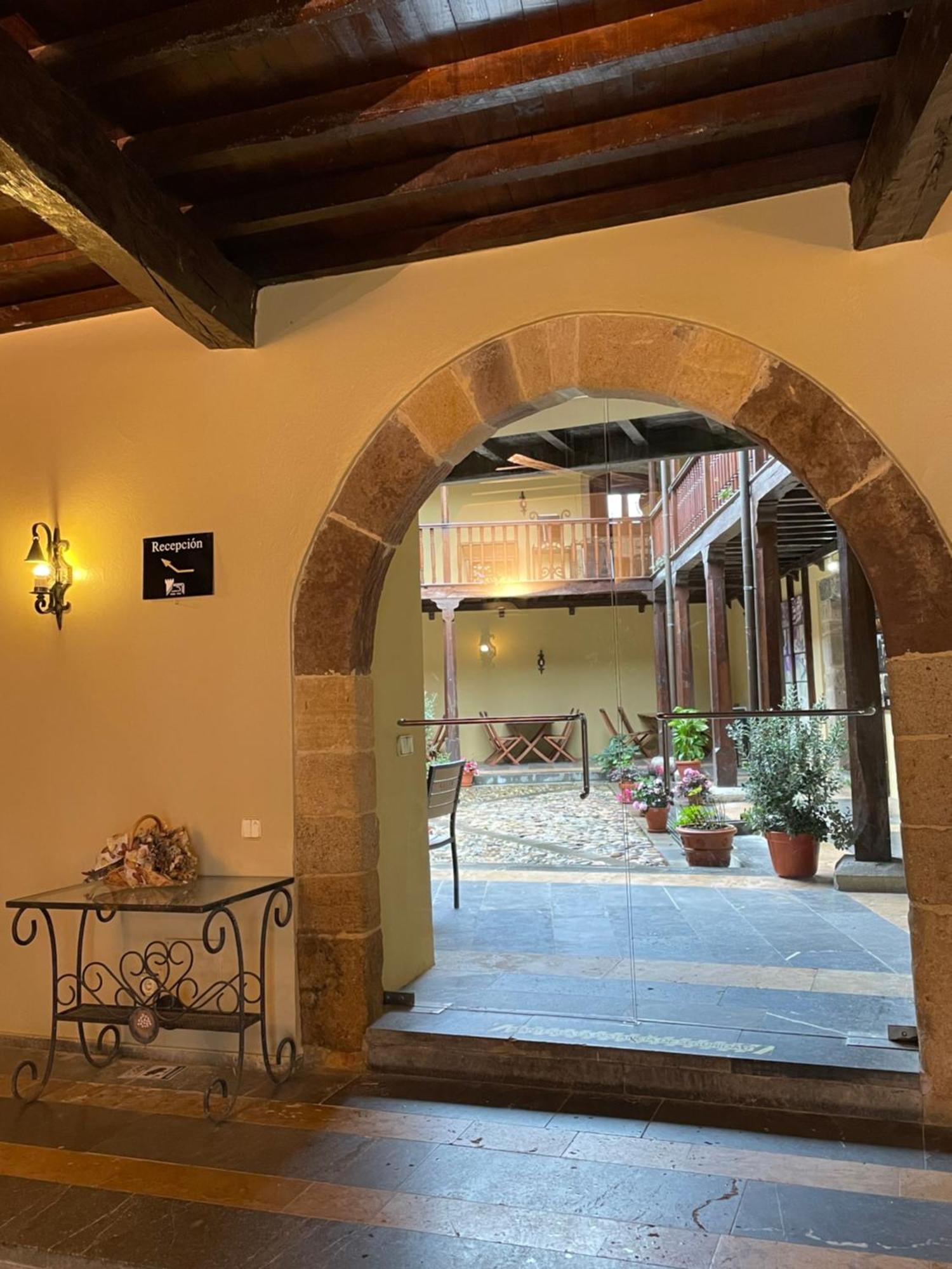 Hotel Castillo Valdes Salas 2*