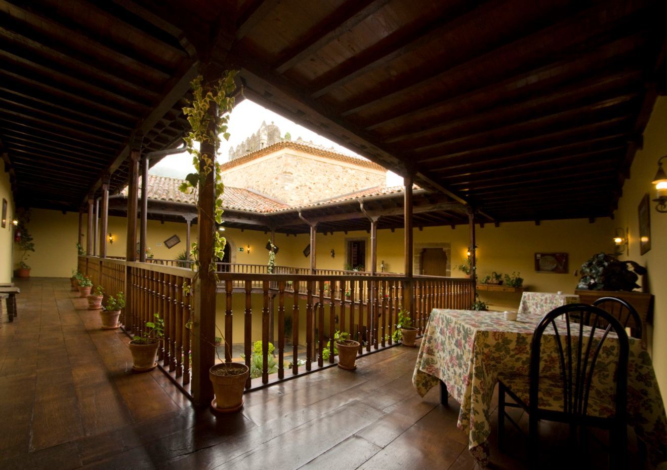 Hotel Castillo Valdes Salas 2*