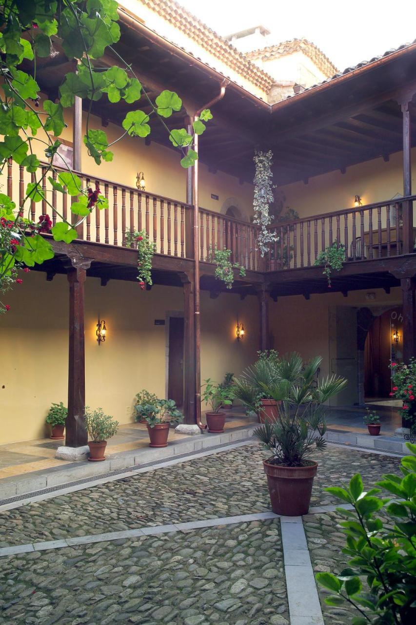 Castillo Valdes Salas