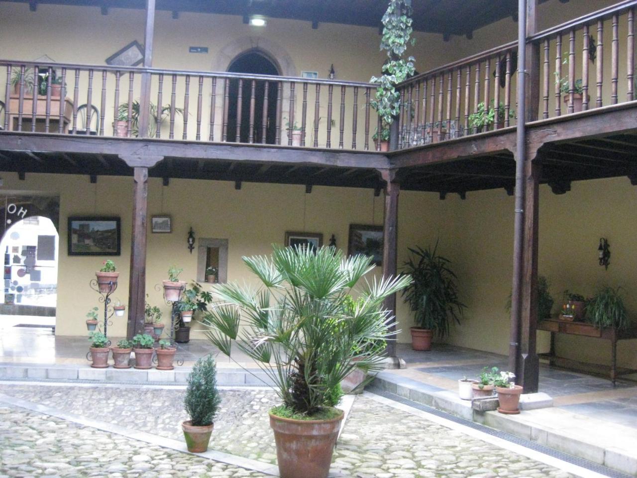 Hotel Castillo Valdes Salas
